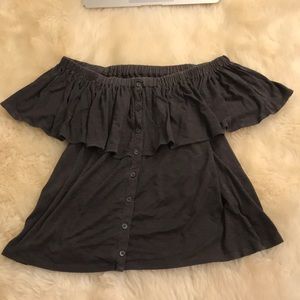 Off the shoulder tee